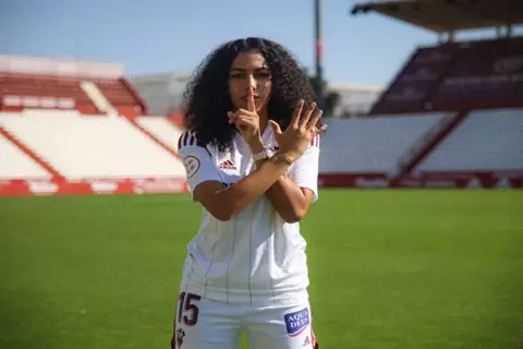  من القاهرة إلى إنجلترا ثم العودة مجددًا.. قصة سارة عصام بين الطموح والإحباط